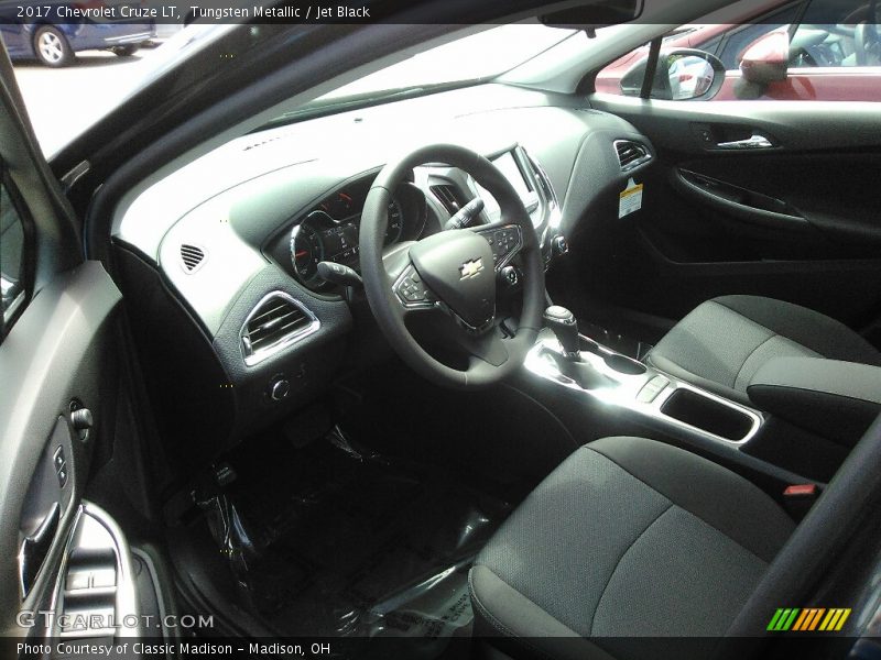 Tungsten Metallic / Jet Black 2017 Chevrolet Cruze LT