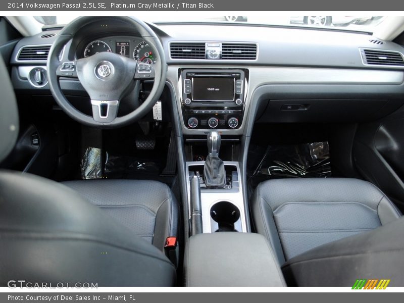 Platinum Gray Metallic / Titan Black 2014 Volkswagen Passat 2.5L SE