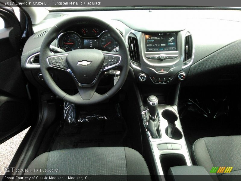 Tungsten Metallic / Jet Black 2017 Chevrolet Cruze LT