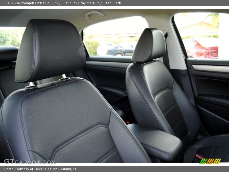 Platinum Gray Metallic / Titan Black 2014 Volkswagen Passat 2.5L SE