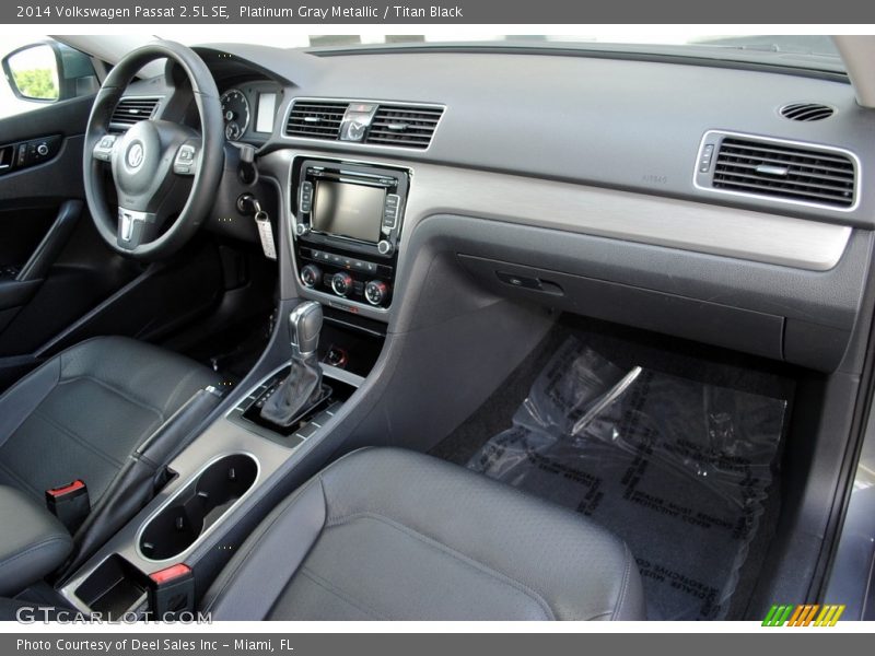 Platinum Gray Metallic / Titan Black 2014 Volkswagen Passat 2.5L SE