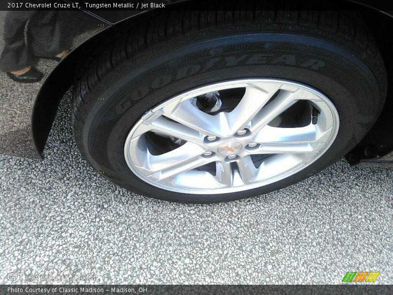 Tungsten Metallic / Jet Black 2017 Chevrolet Cruze LT