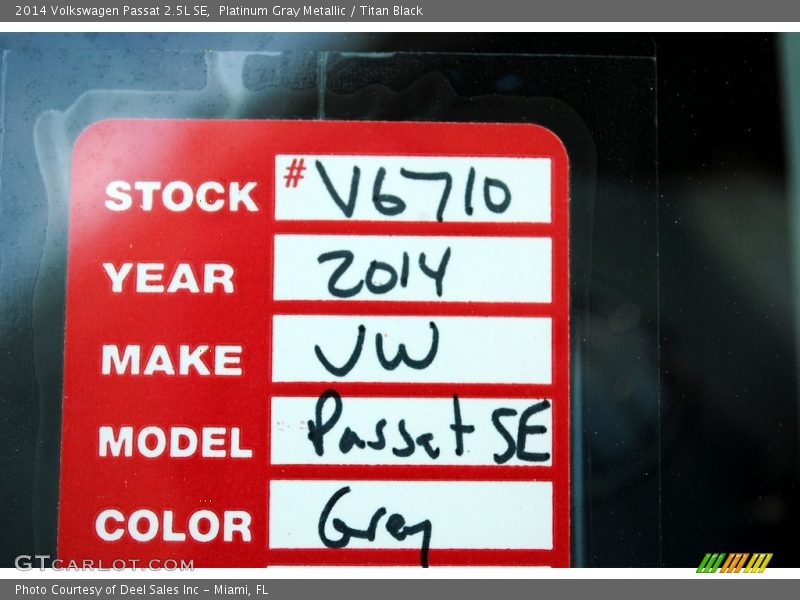 Platinum Gray Metallic / Titan Black 2014 Volkswagen Passat 2.5L SE