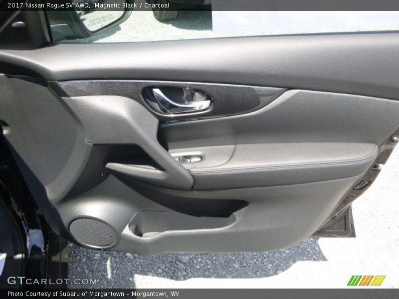 Magnetic Black / Charcoal 2017 Nissan Rogue SV AWD