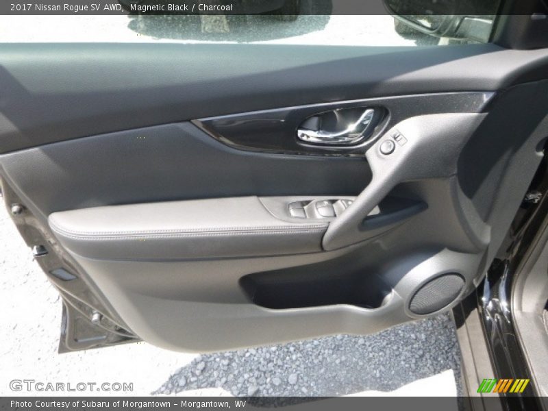 Magnetic Black / Charcoal 2017 Nissan Rogue SV AWD