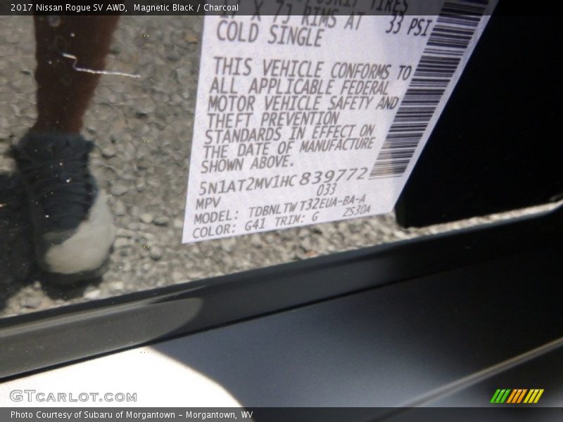 Magnetic Black / Charcoal 2017 Nissan Rogue SV AWD