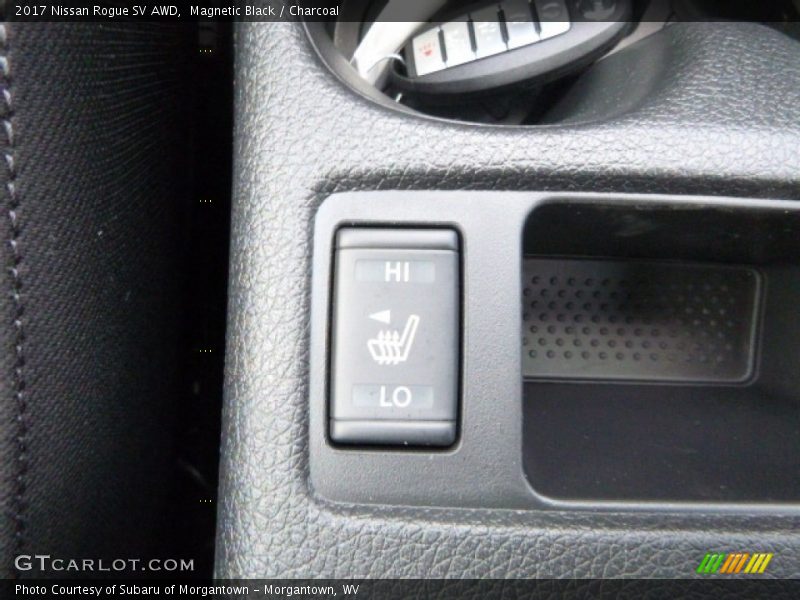 Magnetic Black / Charcoal 2017 Nissan Rogue SV AWD