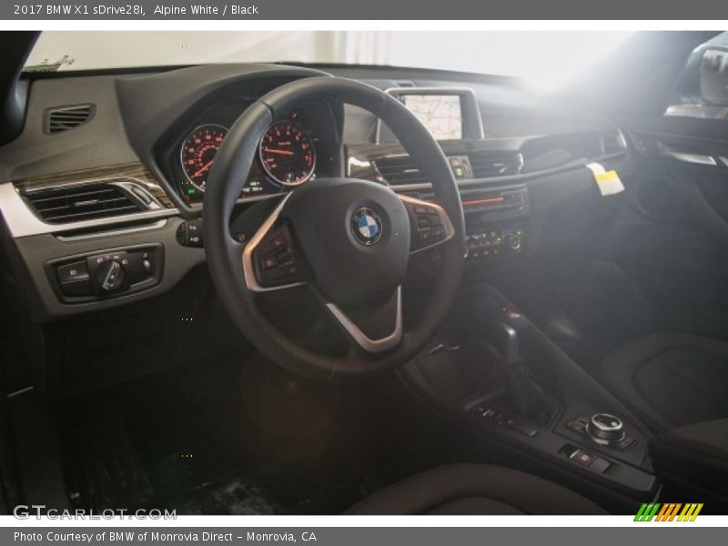 Alpine White / Black 2017 BMW X1 sDrive28i