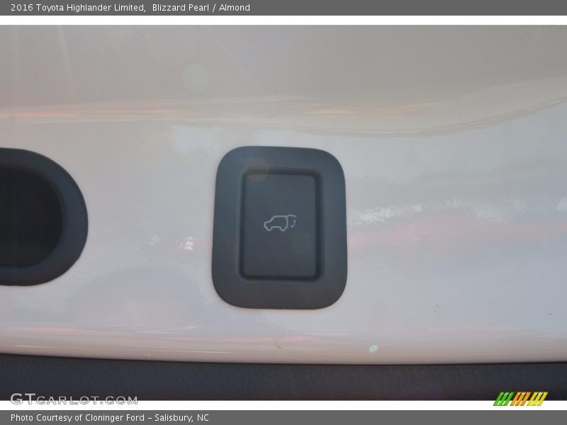 Blizzard Pearl / Almond 2016 Toyota Highlander Limited