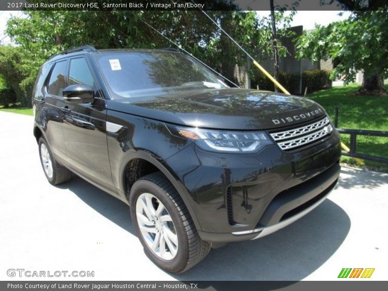 Front 3/4 View of 2017 Discovery HSE