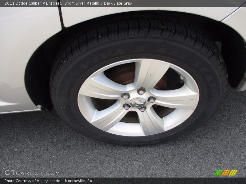 Bright Silver Metallic / Dark Slate Gray 2011 Dodge Caliber Mainstreet