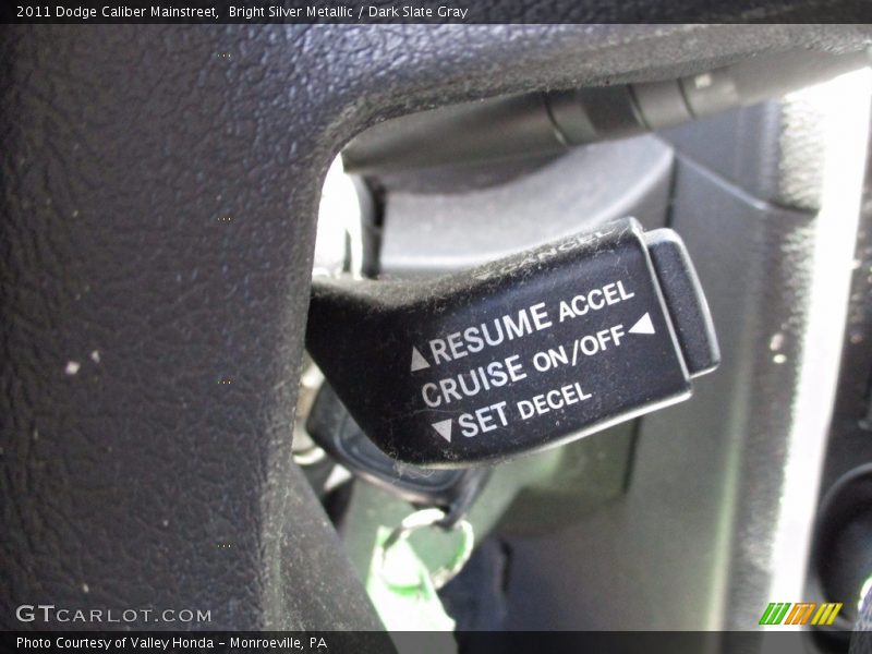 Bright Silver Metallic / Dark Slate Gray 2011 Dodge Caliber Mainstreet