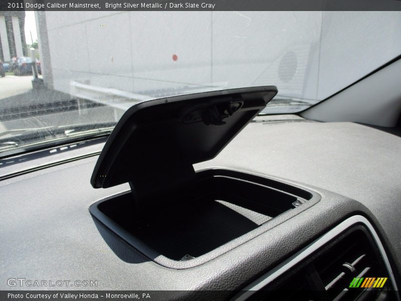 Bright Silver Metallic / Dark Slate Gray 2011 Dodge Caliber Mainstreet
