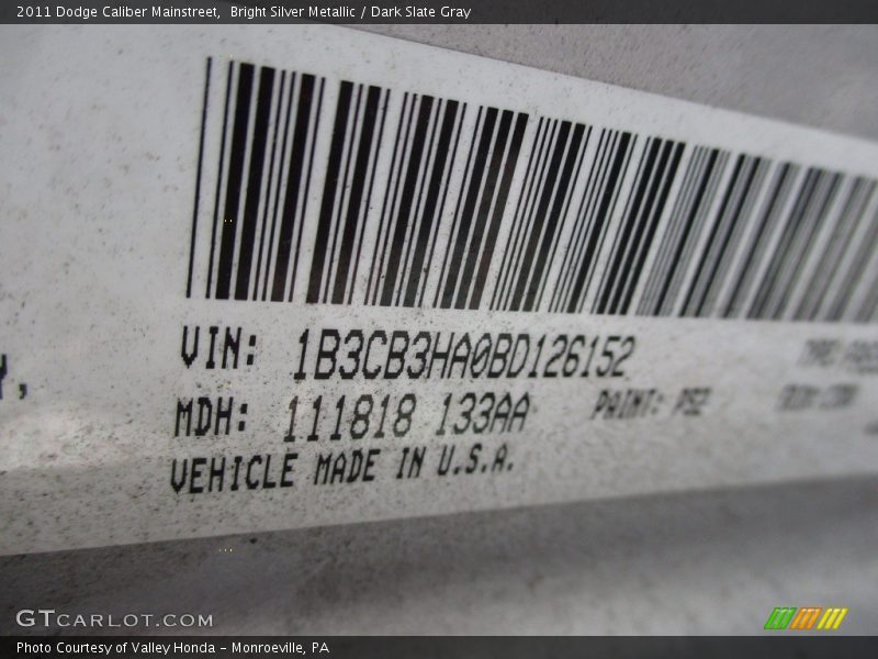 Bright Silver Metallic / Dark Slate Gray 2011 Dodge Caliber Mainstreet