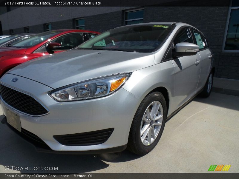 Ingot Silver / Charcoal Black 2017 Ford Focus SE Hatch