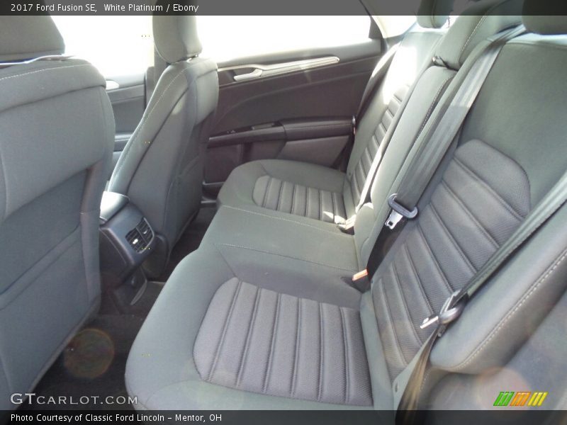 White Platinum / Ebony 2017 Ford Fusion SE