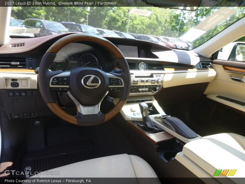 Eminent White Pearl / Parchment 2017 Lexus ES 300h Hybrid