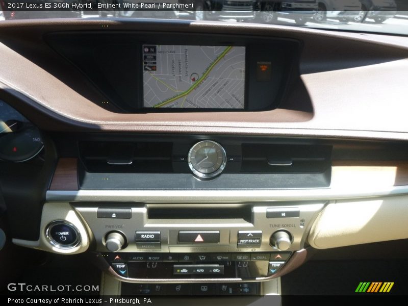 Eminent White Pearl / Parchment 2017 Lexus ES 300h Hybrid