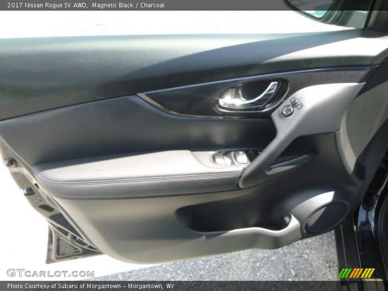 Magnetic Black / Charcoal 2017 Nissan Rogue SV AWD