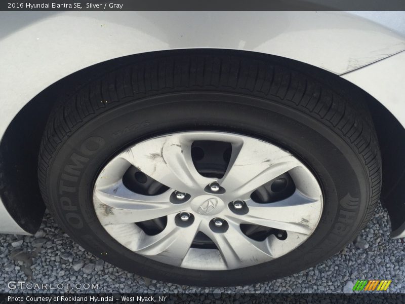Silver / Gray 2016 Hyundai Elantra SE