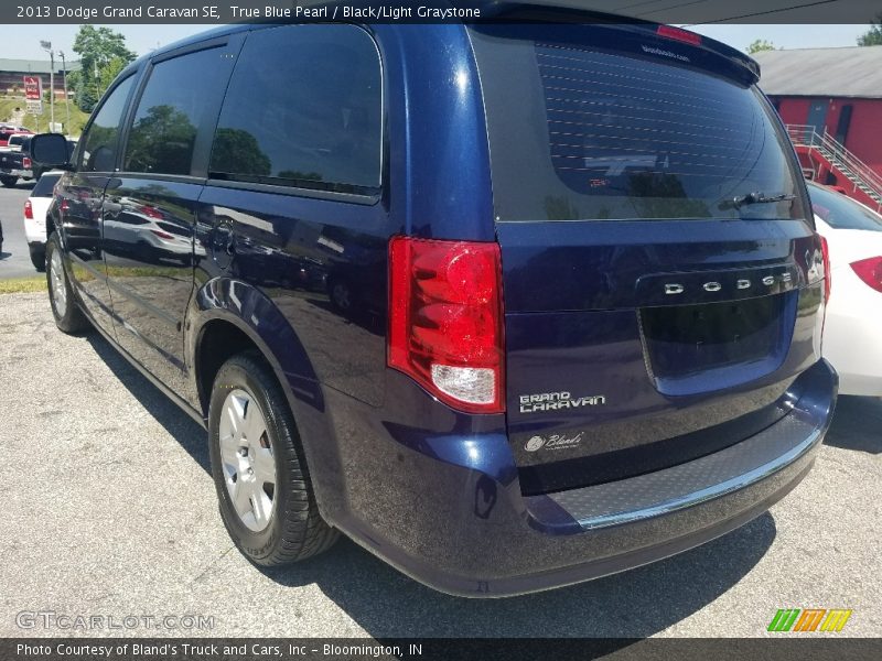 True Blue Pearl / Black/Light Graystone 2013 Dodge Grand Caravan SE