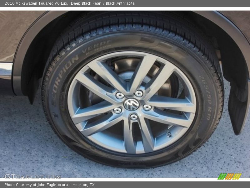 Deep Black Pearl / Black Anthracite 2016 Volkswagen Touareg V6 Lux