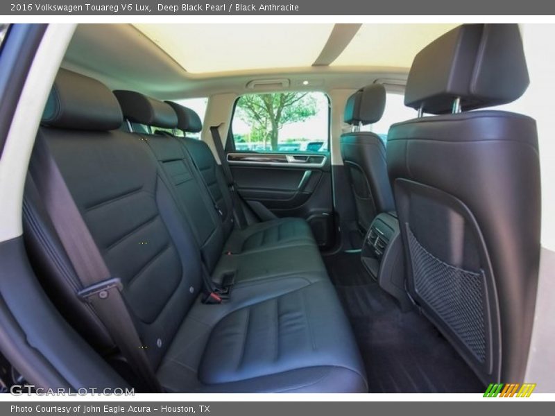 Deep Black Pearl / Black Anthracite 2016 Volkswagen Touareg V6 Lux