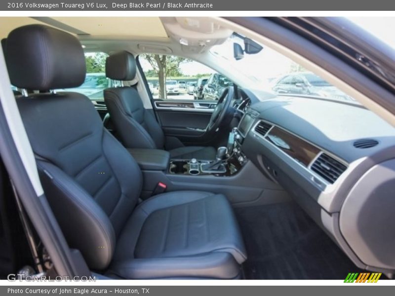 Deep Black Pearl / Black Anthracite 2016 Volkswagen Touareg V6 Lux