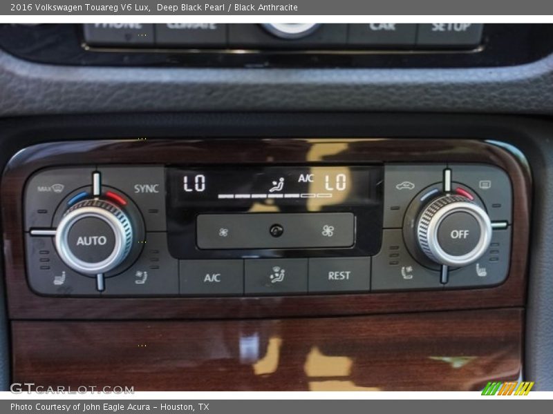 Deep Black Pearl / Black Anthracite 2016 Volkswagen Touareg V6 Lux