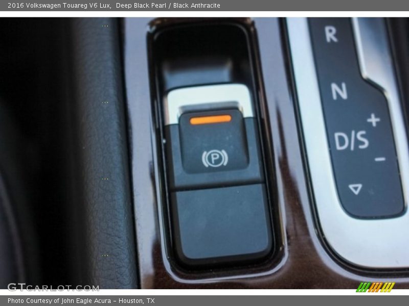 Deep Black Pearl / Black Anthracite 2016 Volkswagen Touareg V6 Lux