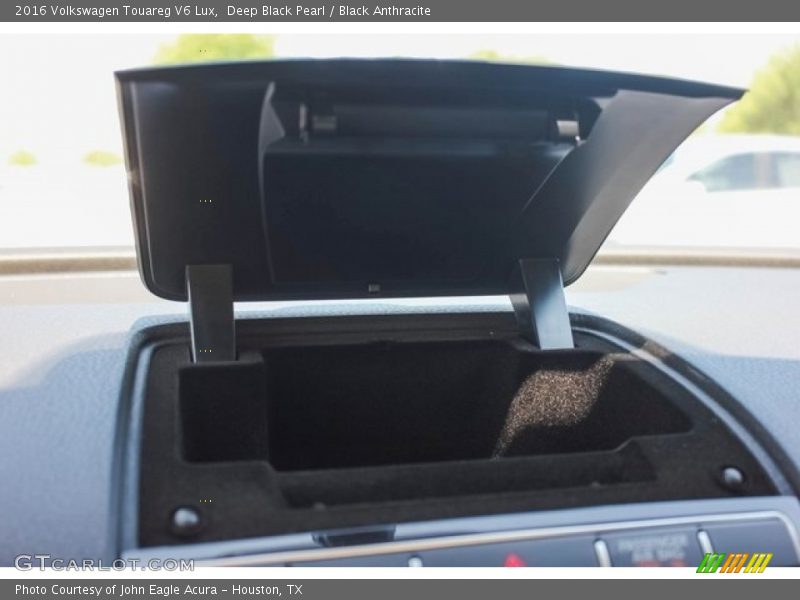 Deep Black Pearl / Black Anthracite 2016 Volkswagen Touareg V6 Lux