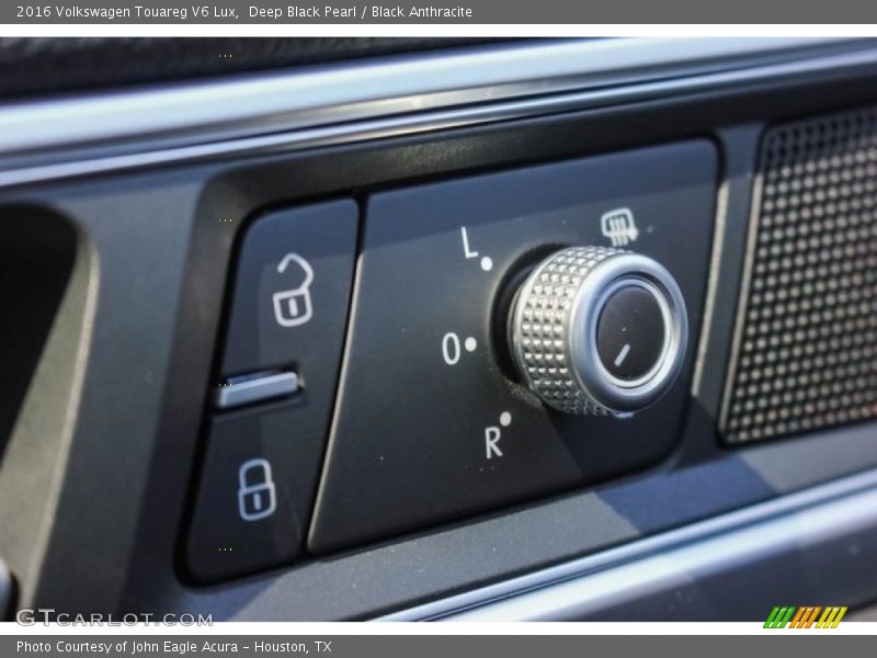 Deep Black Pearl / Black Anthracite 2016 Volkswagen Touareg V6 Lux