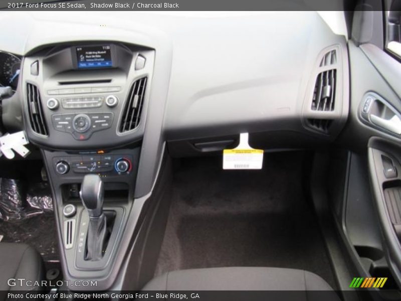 Shadow Black / Charcoal Black 2017 Ford Focus SE Sedan