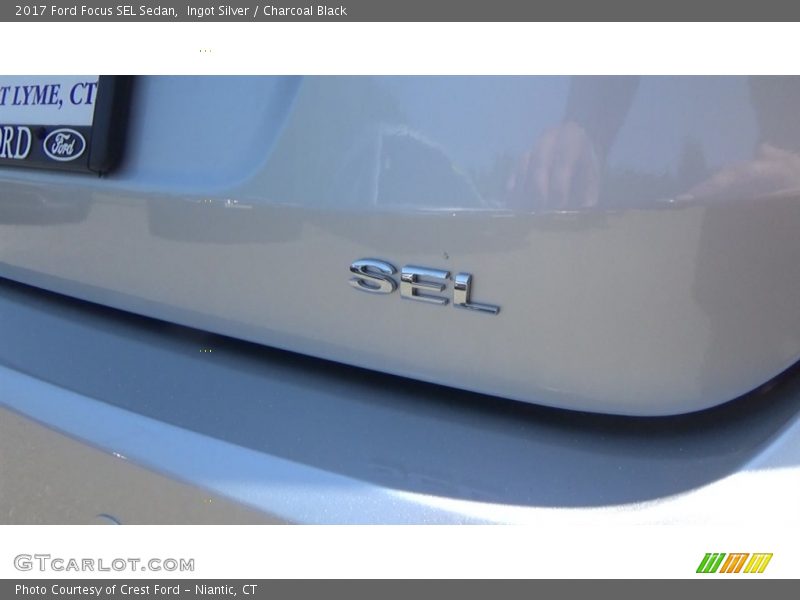 Ingot Silver / Charcoal Black 2017 Ford Focus SEL Sedan
