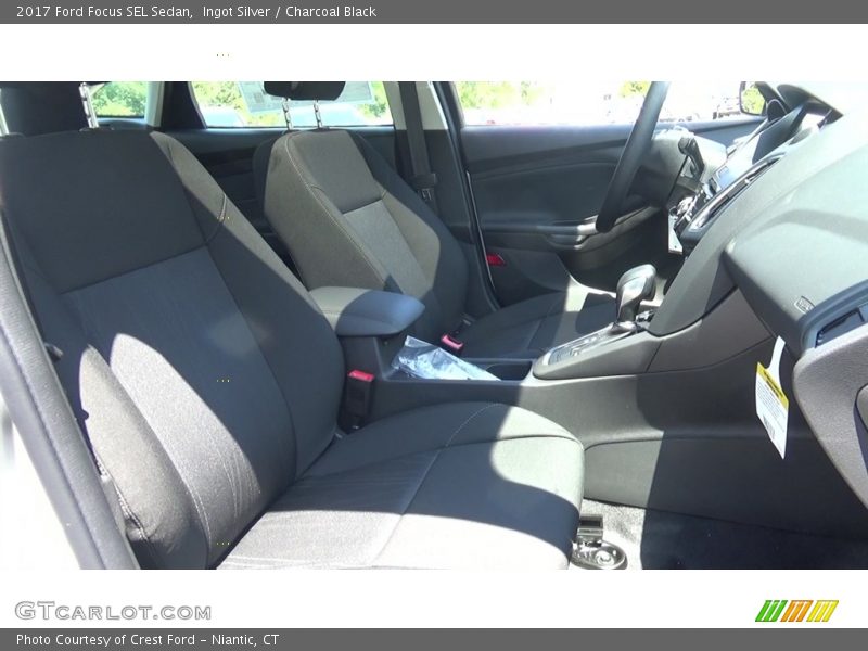 Ingot Silver / Charcoal Black 2017 Ford Focus SEL Sedan