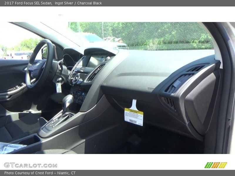 Ingot Silver / Charcoal Black 2017 Ford Focus SEL Sedan