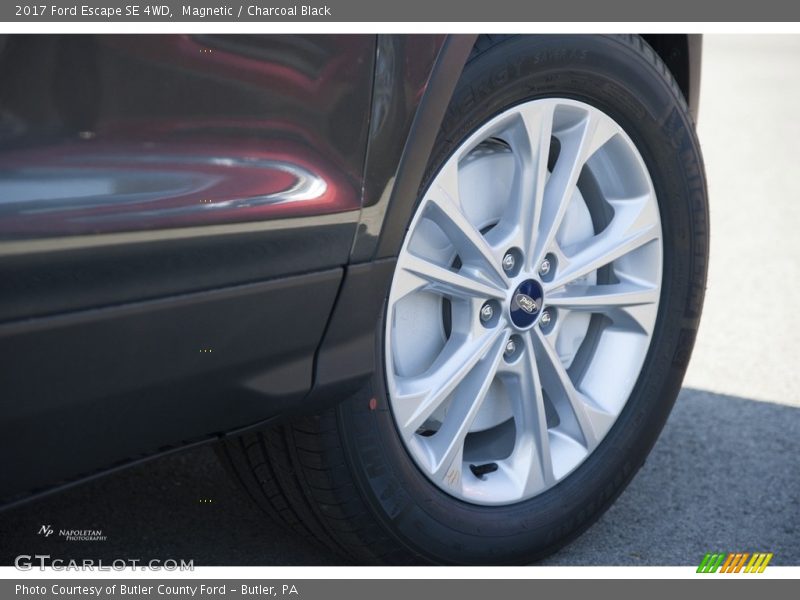 Magnetic / Charcoal Black 2017 Ford Escape SE 4WD