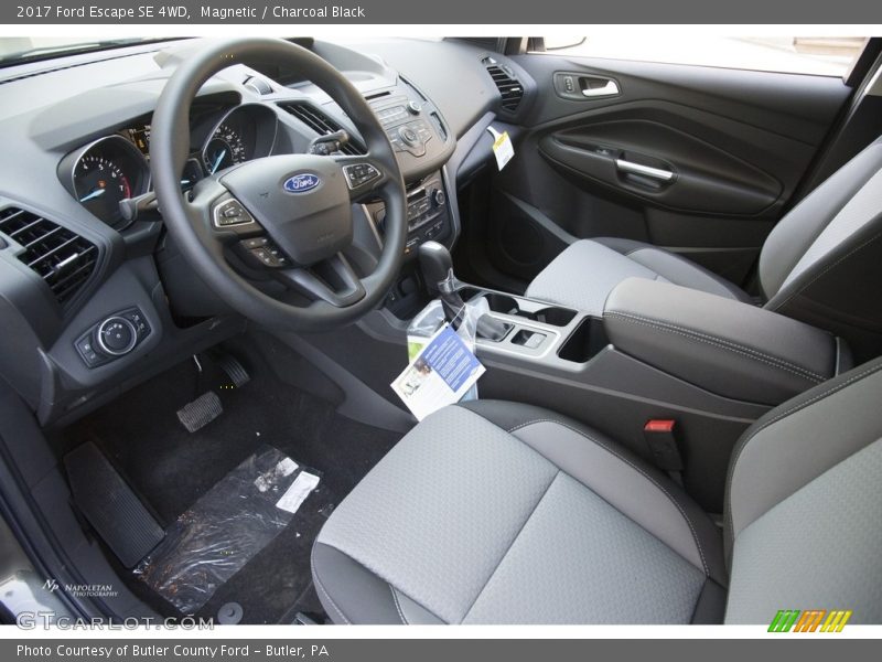 Magnetic / Charcoal Black 2017 Ford Escape SE 4WD