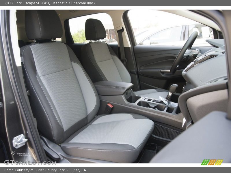 Magnetic / Charcoal Black 2017 Ford Escape SE 4WD