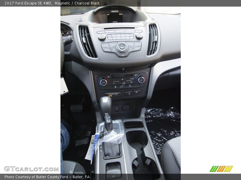 Magnetic / Charcoal Black 2017 Ford Escape SE 4WD