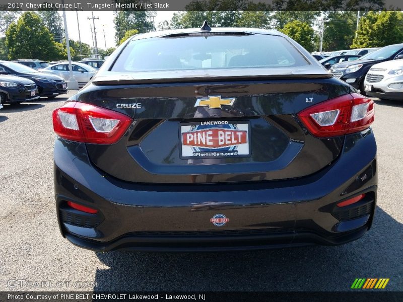Tungsten Metallic / Jet Black 2017 Chevrolet Cruze LT