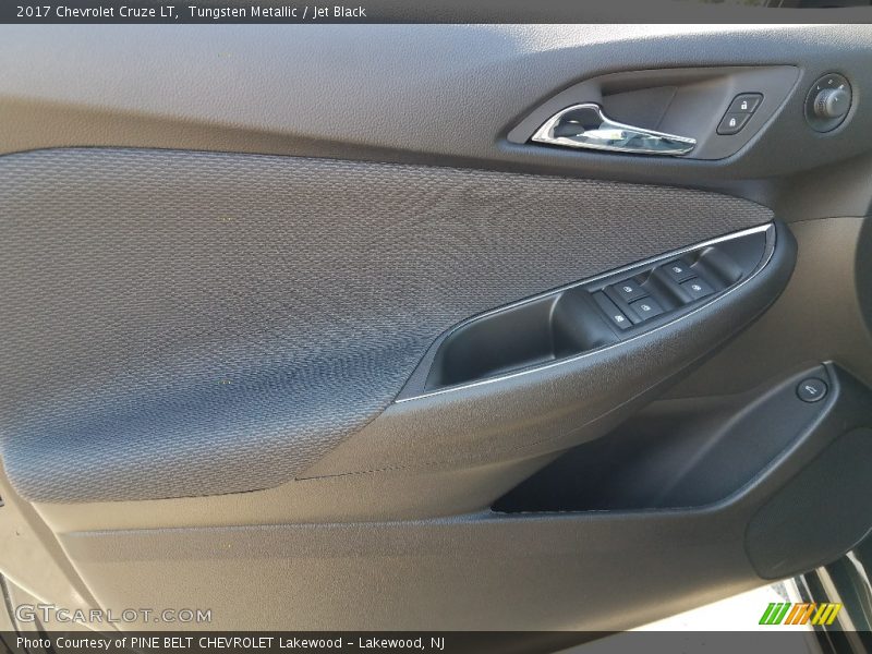 Tungsten Metallic / Jet Black 2017 Chevrolet Cruze LT