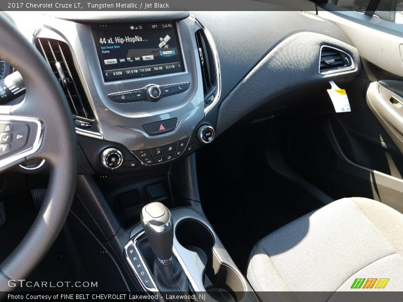 Tungsten Metallic / Jet Black 2017 Chevrolet Cruze LT
