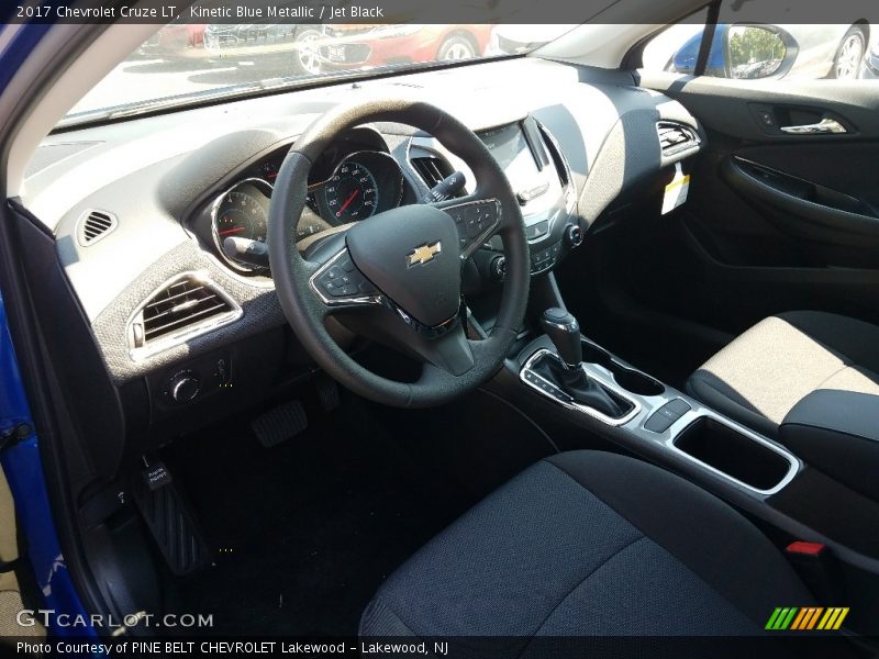 Kinetic Blue Metallic / Jet Black 2017 Chevrolet Cruze LT