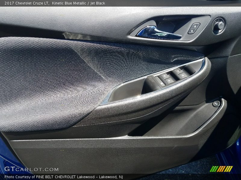 Kinetic Blue Metallic / Jet Black 2017 Chevrolet Cruze LT