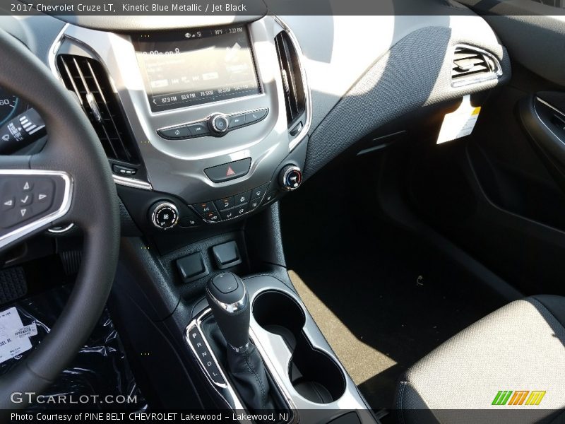Kinetic Blue Metallic / Jet Black 2017 Chevrolet Cruze LT
