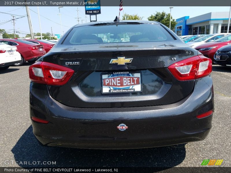 Tungsten Metallic / Jet Black 2017 Chevrolet Cruze LT