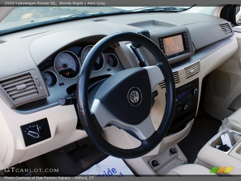 Blonde Maple / Aero Grey 2009 Volkswagen Routan SEL