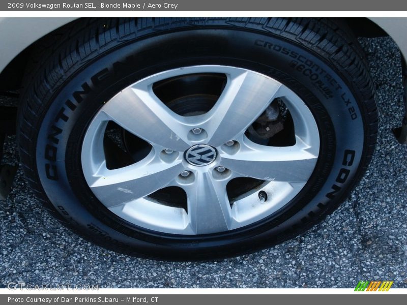 Blonde Maple / Aero Grey 2009 Volkswagen Routan SEL