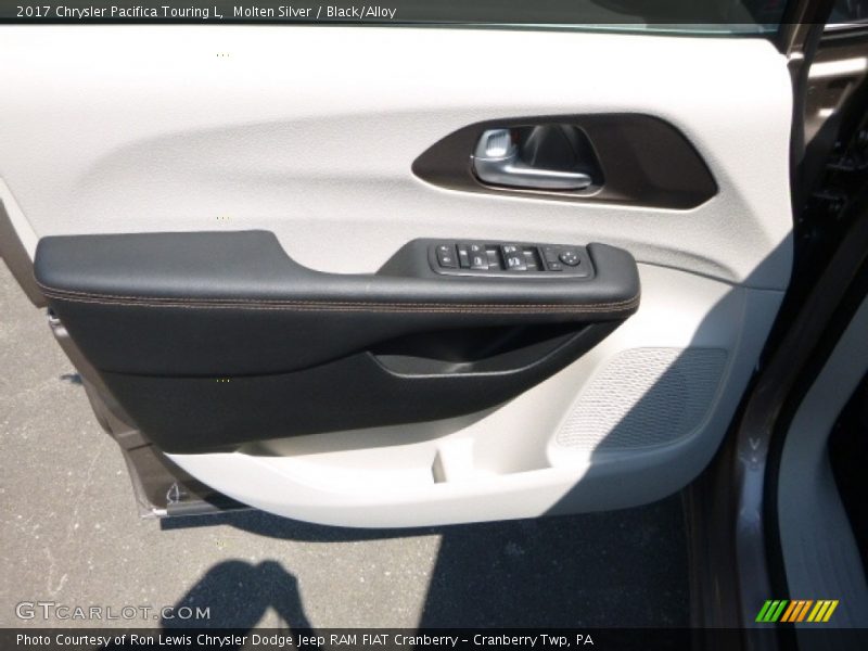 Molten Silver / Black/Alloy 2017 Chrysler Pacifica Touring L
